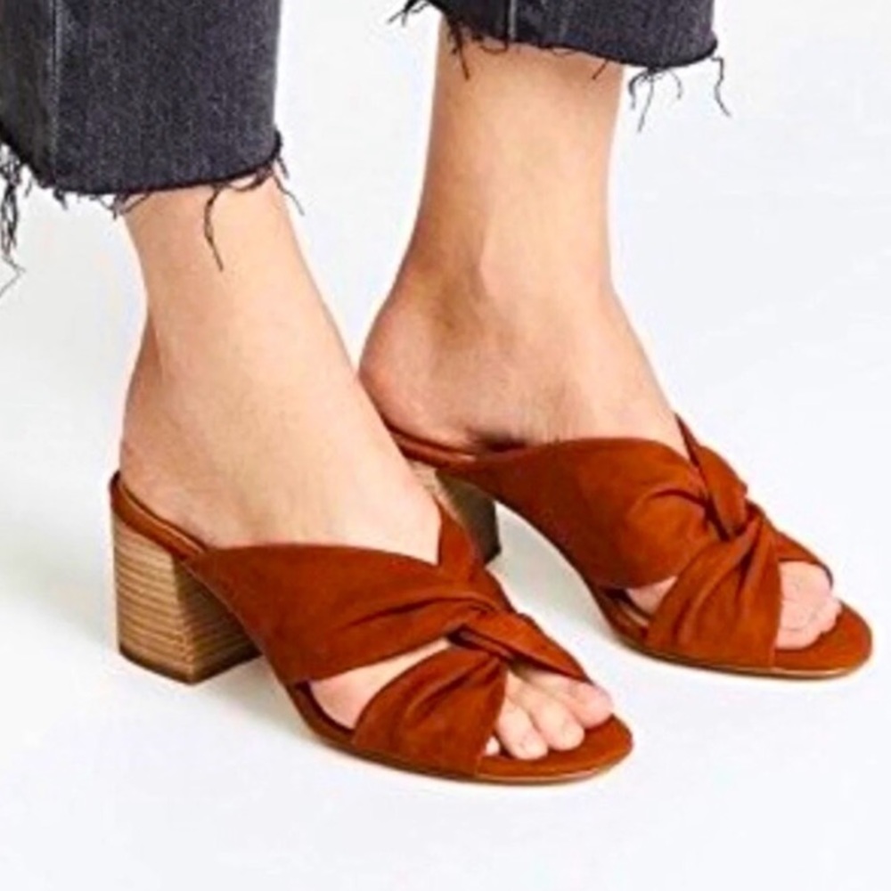 Madewell Twisted crisscross sandals Size 7 1/2 warm nutmeg color